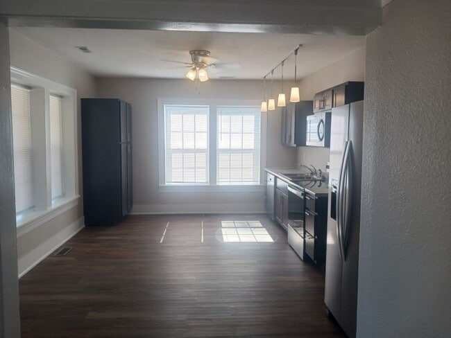 Building Photo - 3 bedroom, 2 bath with office in Frederick...