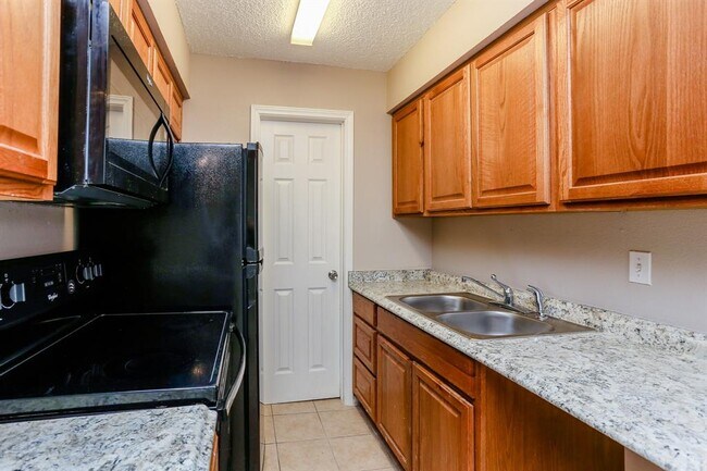 Building Photo - 14039 Eagle Pass St