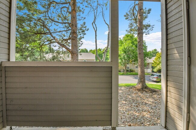 Building Photo - $1,825.00, 2-bed, 2-bath condo in Lakewood.