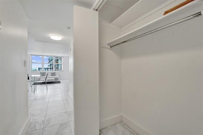 Building Photo - 3015 N Ocean Blvd