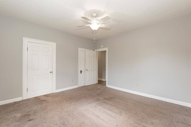 Building Photo - College Street