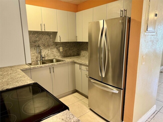 Building Photo - 6471 SW 27th Street