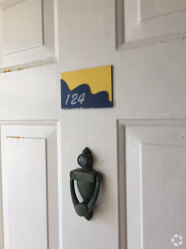 Building Photo - Fully Furnished 1BR/1BA Condo Just 3 Block...