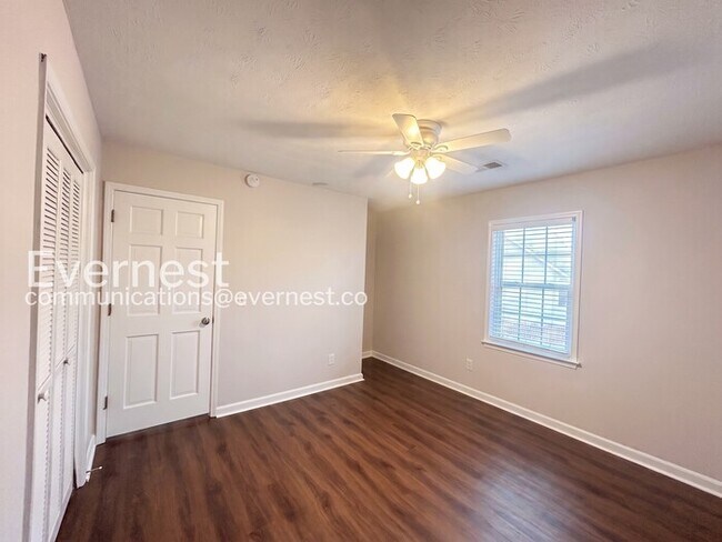 Building Photo - 3 Bed/2.5 Bath Home with Garage / Available Now!
