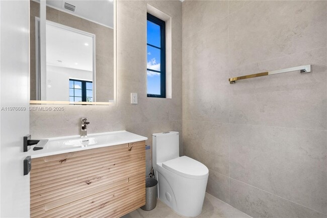 Building Photo - 2015 Country Club Prado