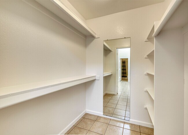 Building Photo - Wonderful 3 bedroom close minutes to ASU!!...