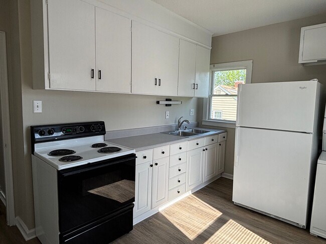 Building Photo - 3 BR House near Moses Cone Hospital