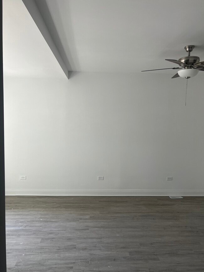 Building Photo - 10642 S Calhoun Ave