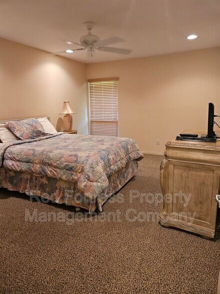 Building Photo - 4301 Island Cir