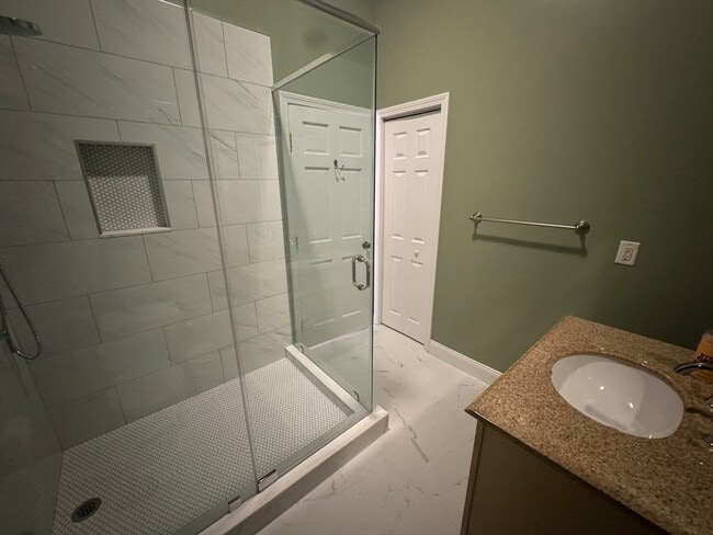 Building Photo - 10 Sherman Ct