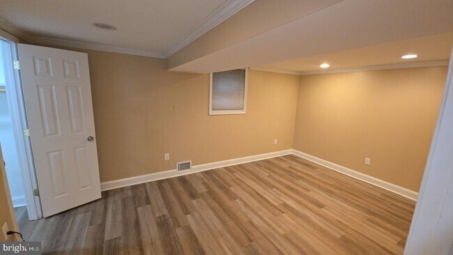 Building Photo - 1113 Grandin Ave