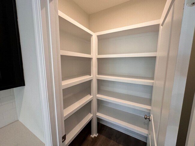 Building Photo - 2024-Built Beautiful 4-Bedroom and 3.5 Bat...