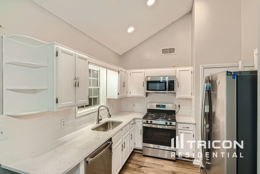 Building Photo - 350 Jamaica Cove SW
