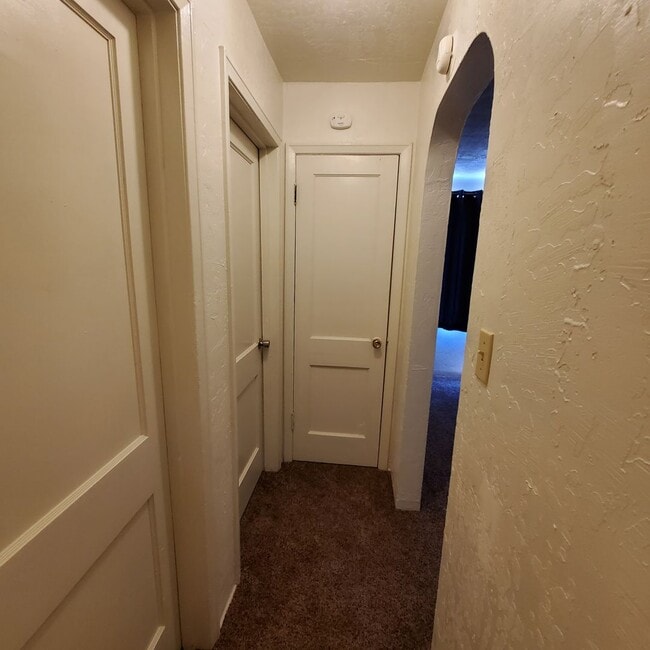 Building Photo - Cozy 2 Bed, 1 Bath Home close to Burkhart ...