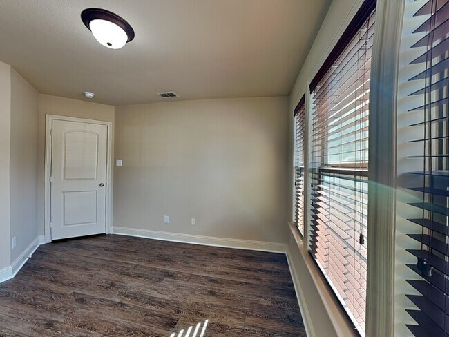 Building Photo - 5860 Burgundy Rose Dr