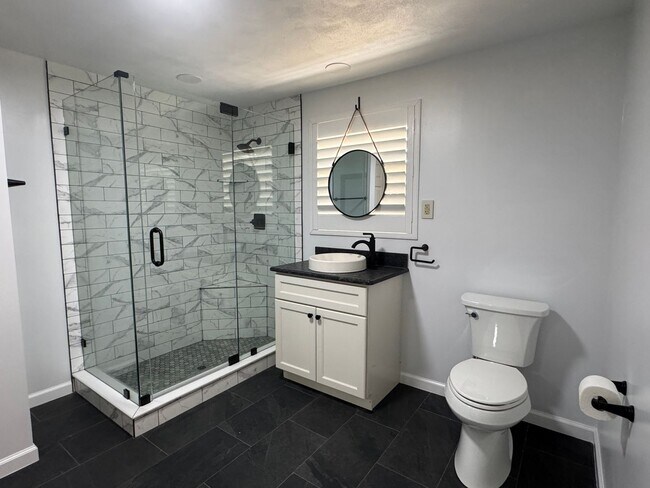 Building Photo - REMODELED Eustis 2/2 with NO HOA!