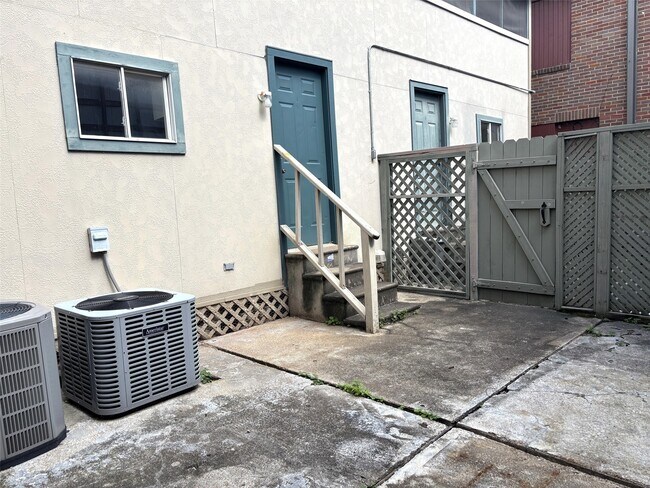 Building Photo - 3918 Driscoll St