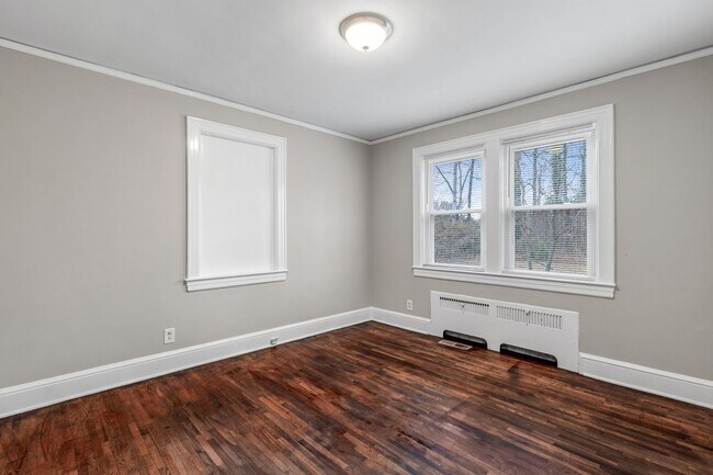 Building Photo - SW, Large Brick Two Bedroom PLUS Two Sun-Rooms, Hardwoods, LR & Separate DR, Fire Place!