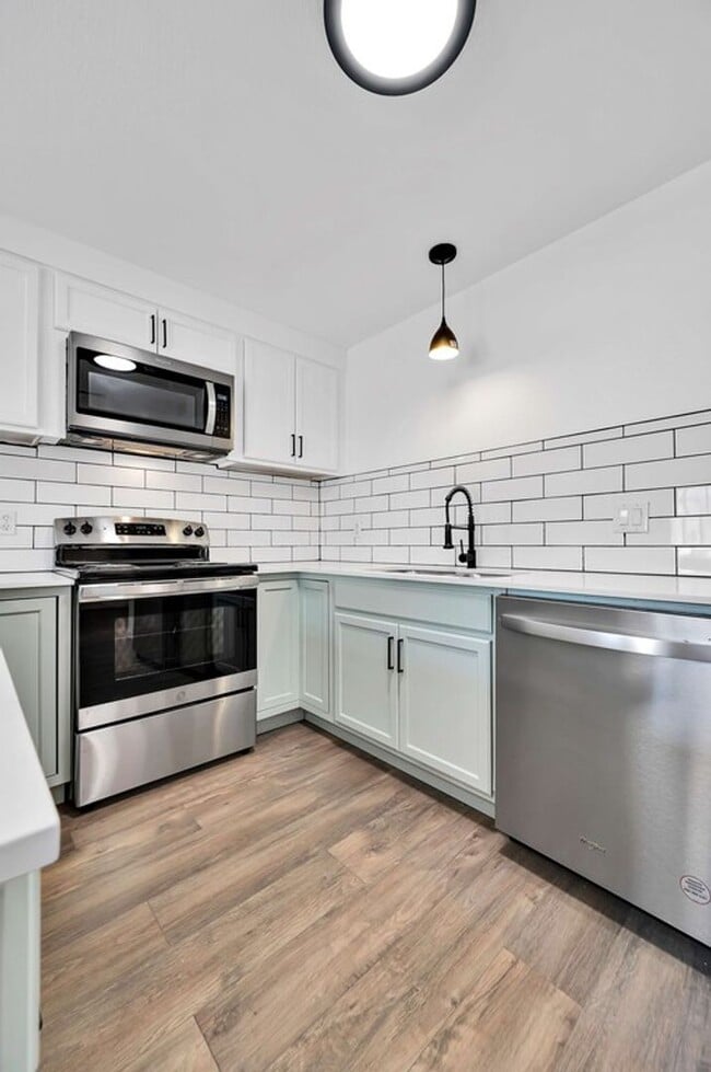 Building Photo - 5311 Tennyson Dr