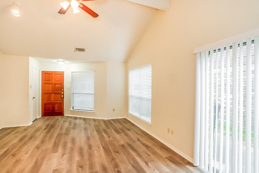 Building Photo - 1525 Miller Ave