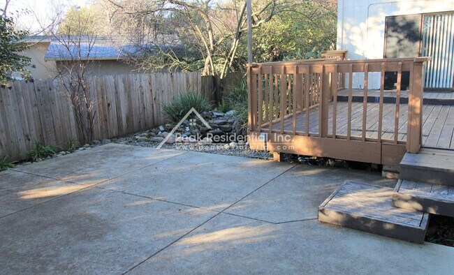 Building Photo - 9344 Winding Oak Dr