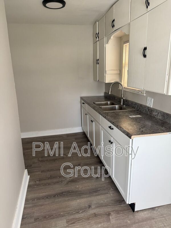 Building Photo - 612 SE 28th St