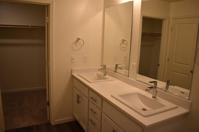 Building Photo - 4049 Cinnabar Ave