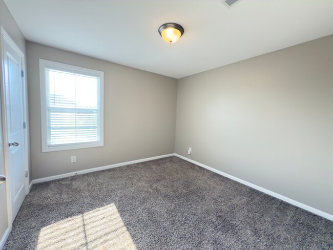 Building Photo - 1325 Millet Dr