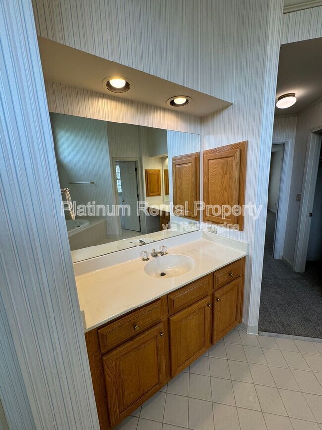 Building Photo - 11670 Dunhill Pl Dr