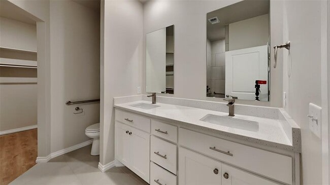 Building Photo - 6817 Labelle Dr