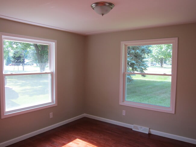 Building Photo - 5083 Mellwood Dr