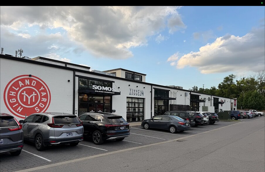Building Photo - 895 W Sharpe Ave