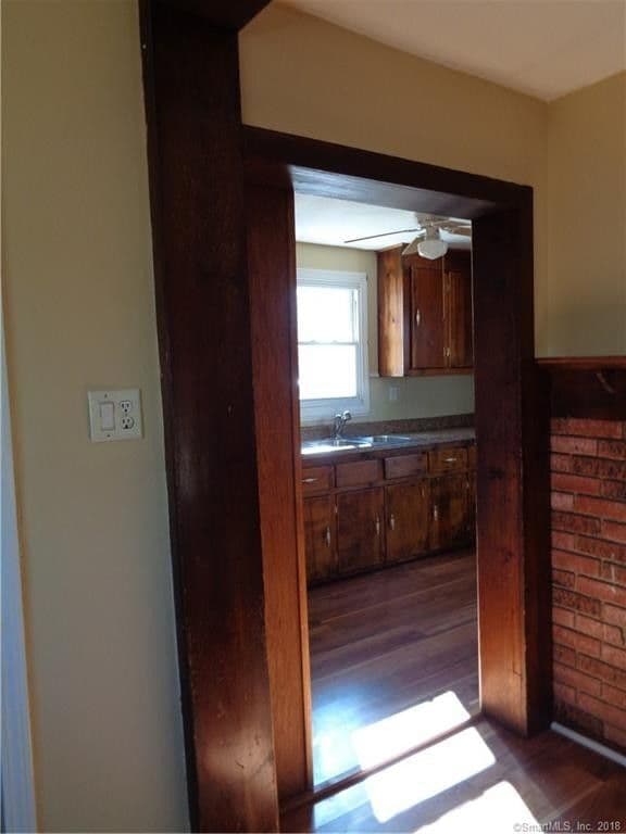 Building Photo - 454 Middle Tpke E