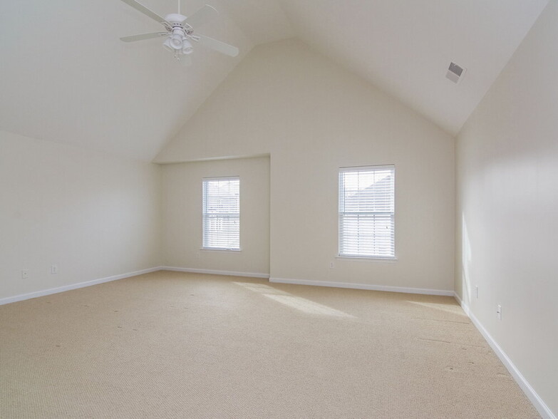 Building Photo - 4215 Pointe Vecchio Cir