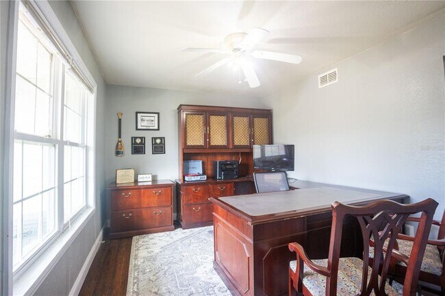 Building Photo - 1159 SW Valencia Heights Ave