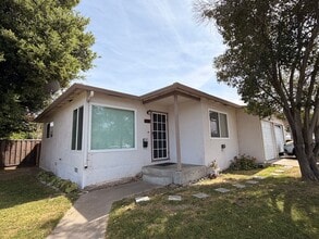 Building Photo - BRIGHT & SPACIOUS 2 BEDROOM/1 BATH AVAILABLE TO RENT IN LIVERMORE CA WITH $500 OFFFIRST MONTH'S R...