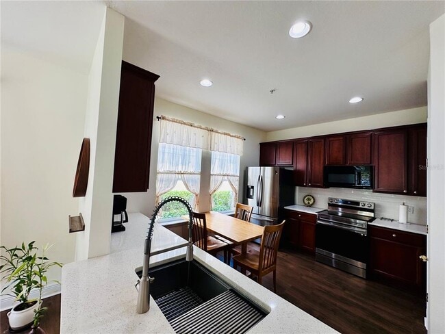 Building Photo - 10801 Spider Lily Dr