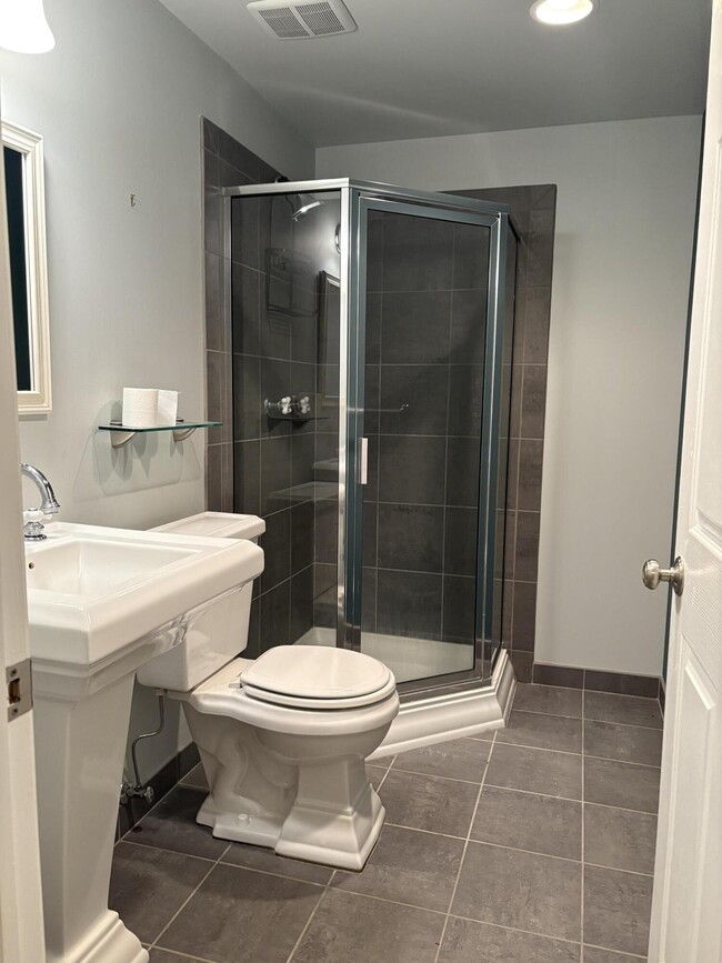 Building Photo - 1280 Waterways Dr