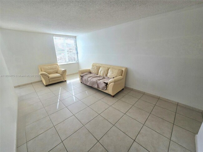 Building Photo - 250 180th Dr