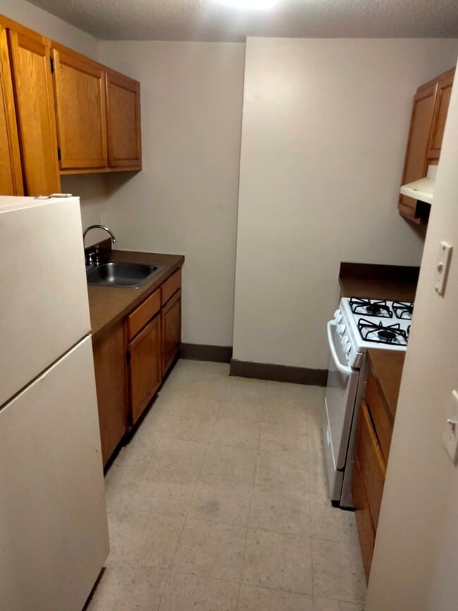 Building Photo - 42 Alden St