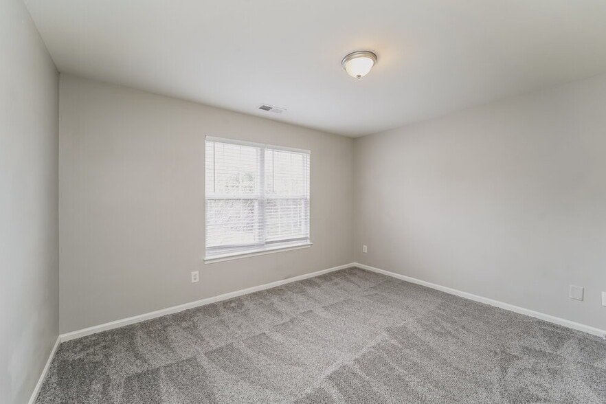 Building Photo - 5113 Autumn Oak Dr