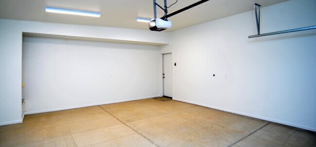 Building Photo - Modern Luxury in Central Tucson!