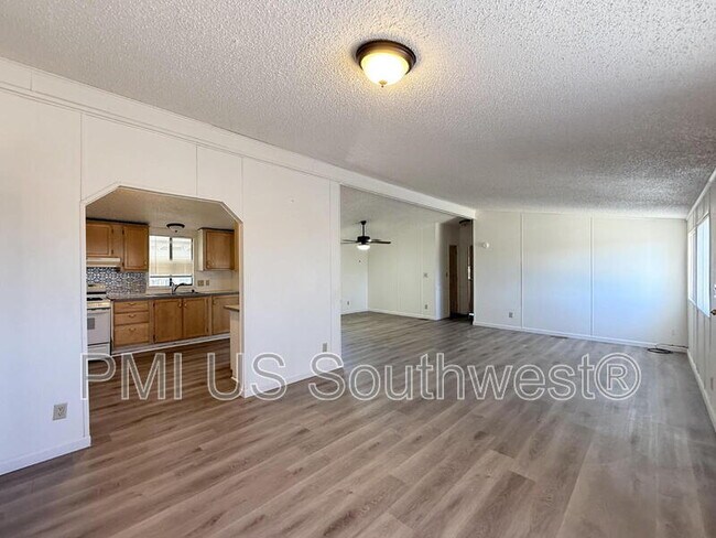 Building Photo - 4453 Calle del Media