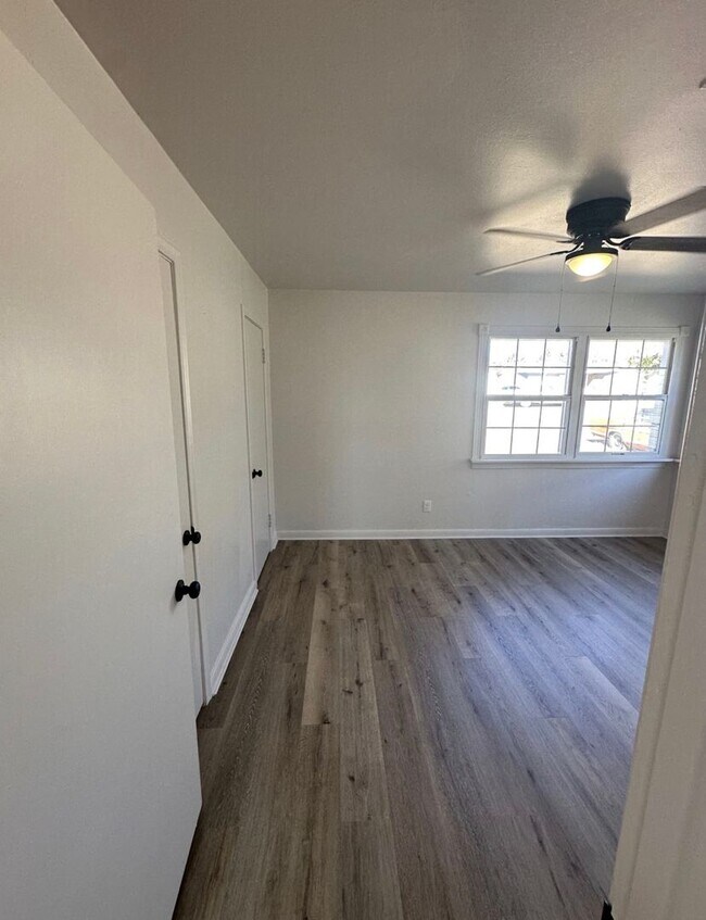 Building Photo - Cozy Contemporary Cottage – Charming 3-Bed...