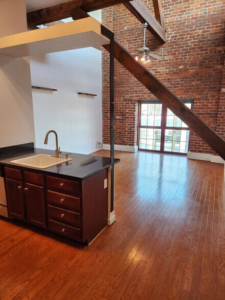 Building Photo - 815 Porter St
