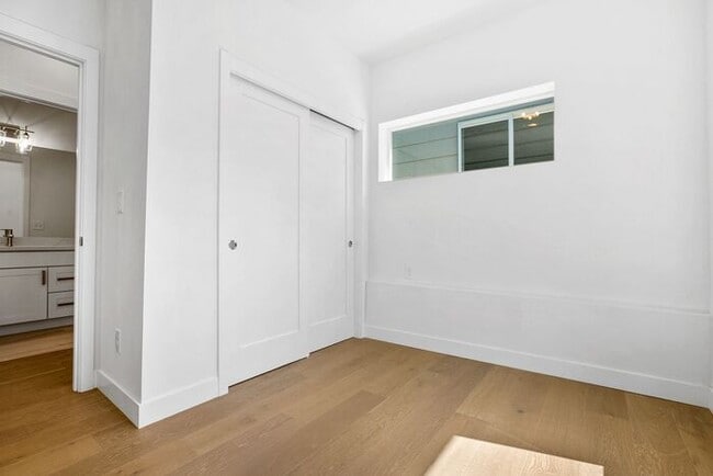 Building Photo - Fresh AIR CONDITIONED Arbor Lane Beauty!