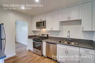 Building Photo - 447 1/2 W 4th St-A