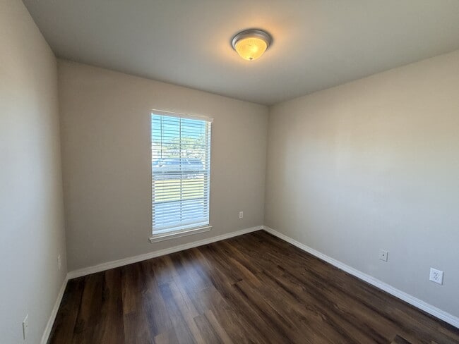 Building Photo - 8981 Spring Grove S