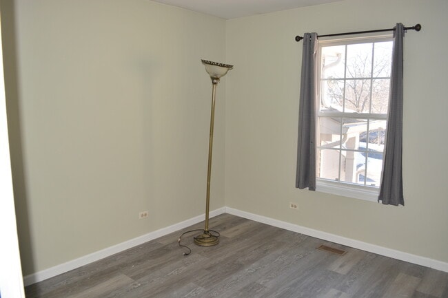 Building Photo - 1401 Grayshire Ct