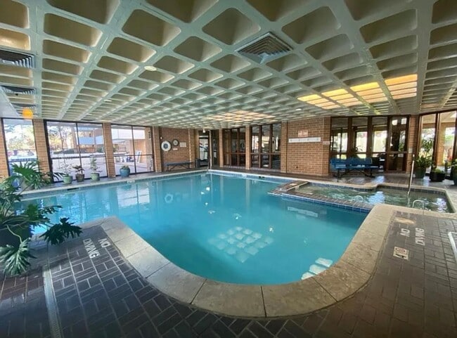 Building Photo - Beautifully Updated Condo In Desirable South East Denver Neighborhood